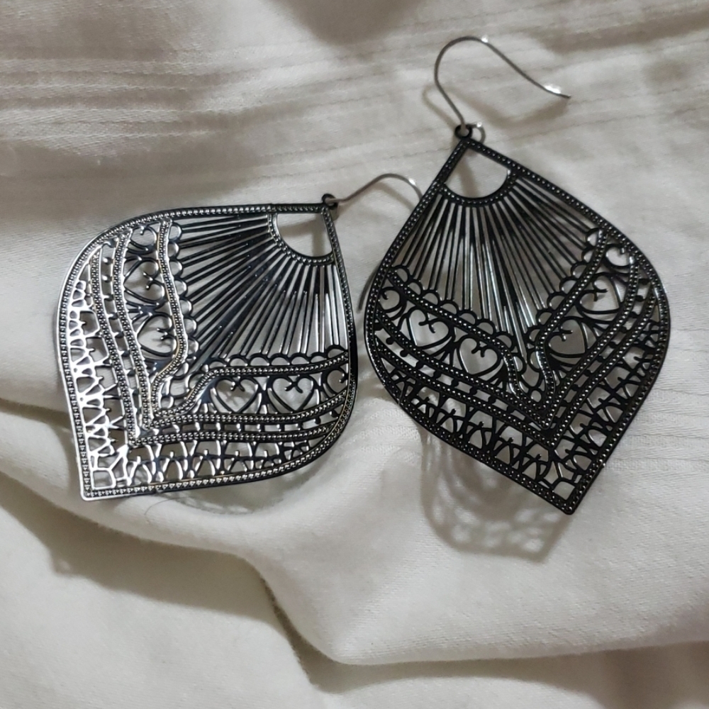 Black filigree earrings with hearts. Nwt - Picture 2 of 2